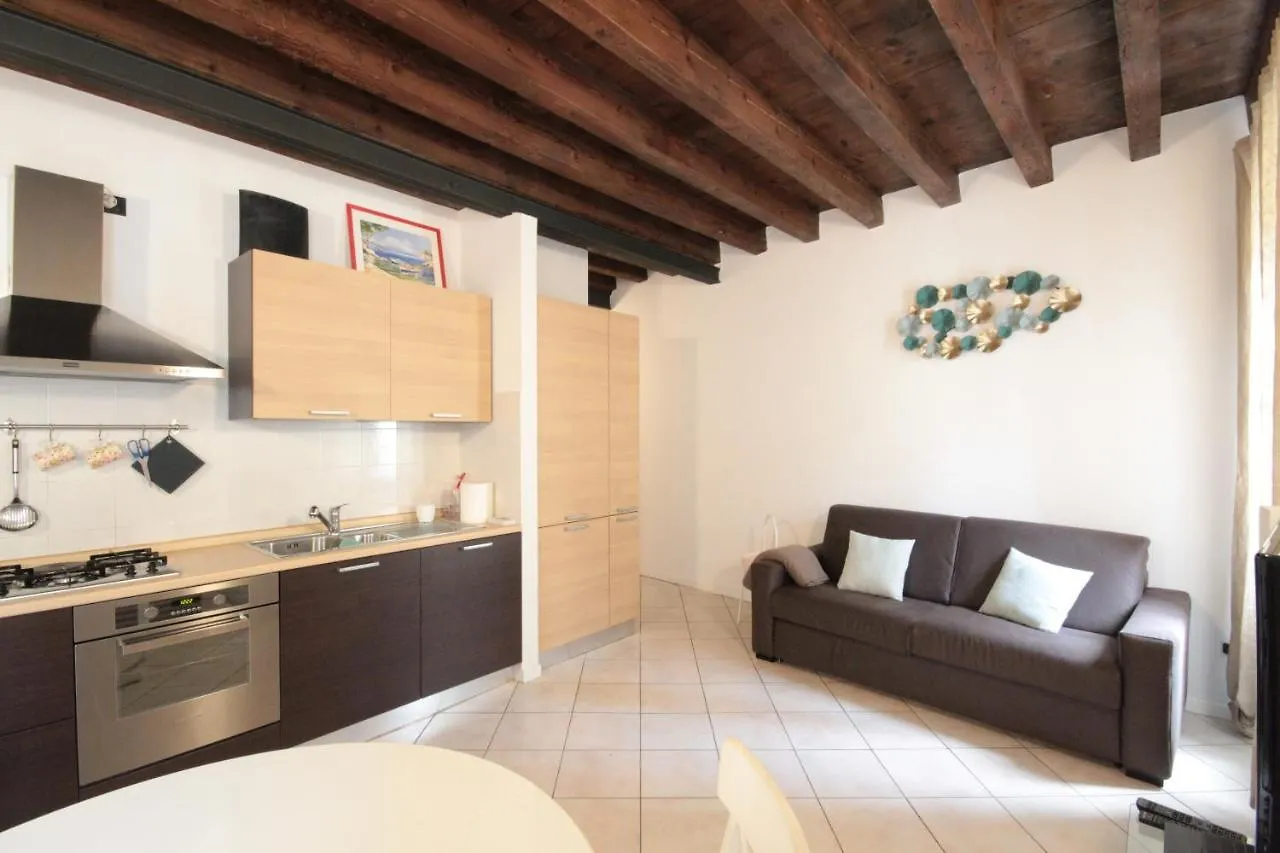 Interno 4 - Central Cozy New Flat 데센자노델가르다 0*,  이탈리아